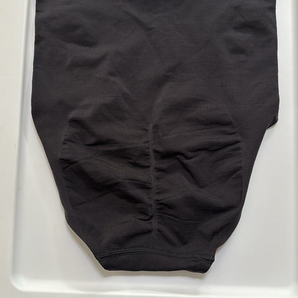 NWT SKIMS HIGH WAISTED BOMDED BRIEF ONYX BLACK LARGE - Picture 5 of 6